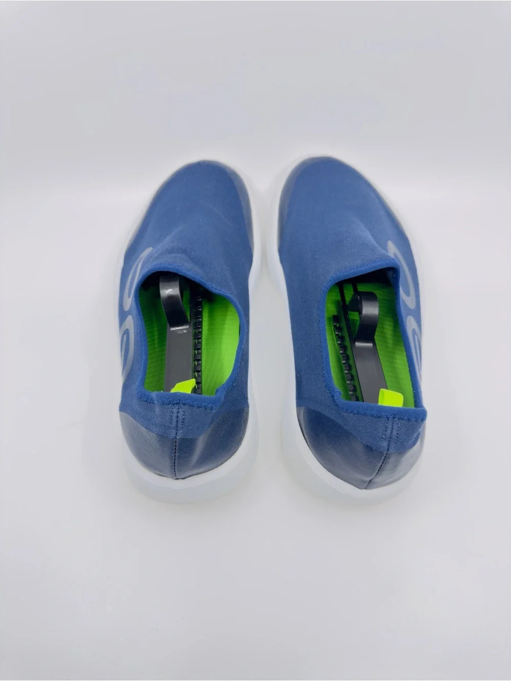 OOFOS OOmg Eezee Low shoes in navy blue.SZ 8